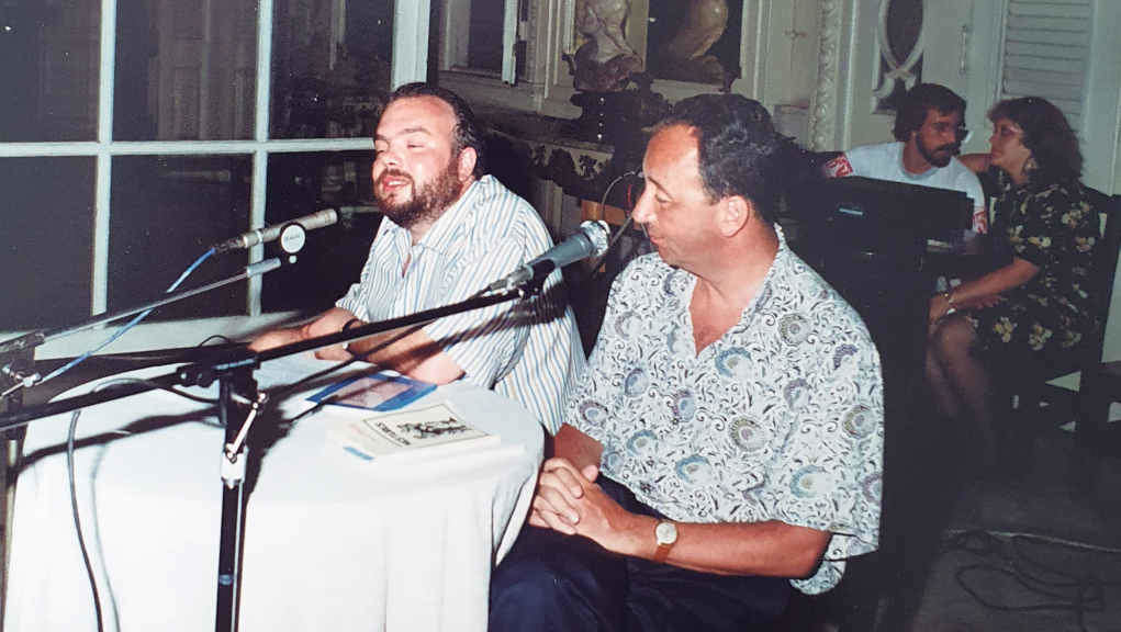 González Tosar presentando Arcadio López-Casanova nunha conferencia sobre Pimentel na Habana, en 1991 (Foto: Nós Diario).