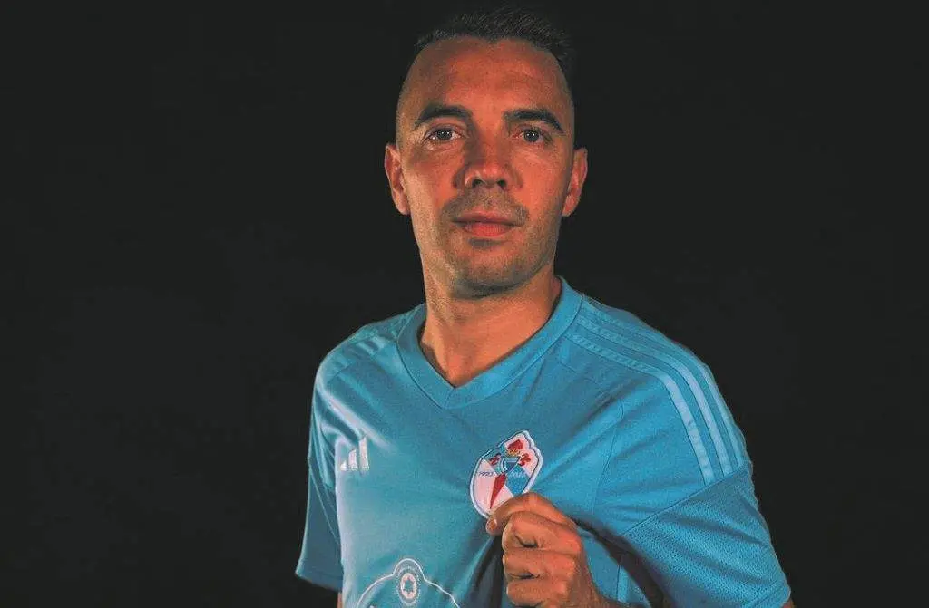 Iago Aspas, coa camiseta do centenario. (Foto: RC Celta)