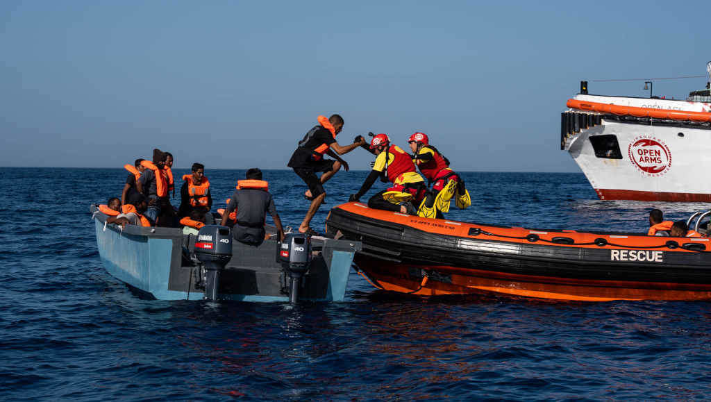 Un barco de OpenArms rescatando migrantes (Foto: Matias Chiofalo / Europa Press).