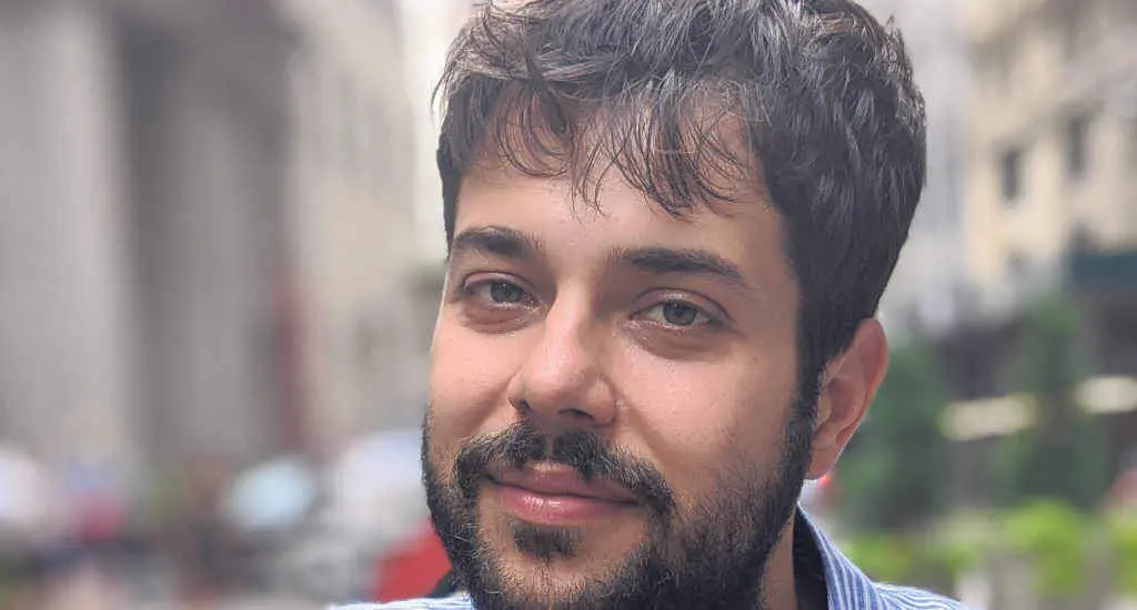 O autor da obra, Brais Lamela (Foto: Mariana Katz).