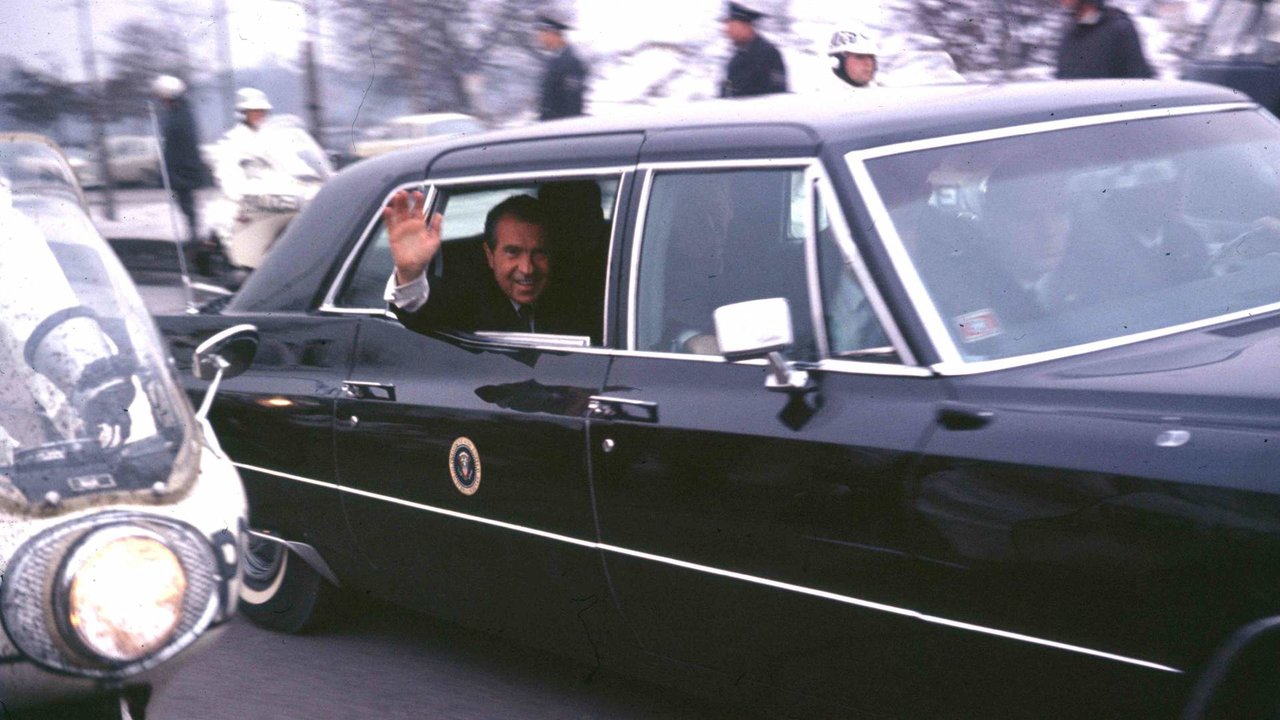 O ex presidente do EUA, Richard Nixon, saudando desde a limusina presidencial (Foto: Bernd Schüttke).