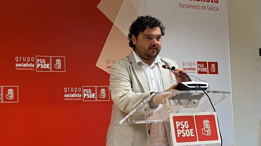 O deputado socialista Julio Torrado, en rolda de prensa. (Foto: Europa Press)