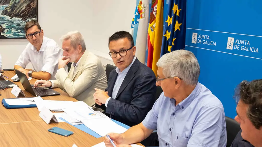 O conselleiro do Medio Rural, Jos&eacute; Gonz&aacute;lez, reunirase con representantes das denominaci&oacute;ns de orixe do Ribeiro, R&iacute;as Baixas, Ribeira Sacra, Valdeorras e Monterrei para compartir os primeiros datos da actualizaci&oacute;n do rexistro vit&iacute;cola. 

foto xo&aacute;n crespo
