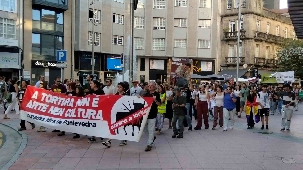 Manifestación de Touradas Fóra de Pontevedra este sábado (Foto: Nós Diario).