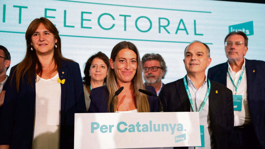 As dirixentes de Junts Laura Borràs, Mïriam Nogueras e Jordi Turull na noite electoral do 23-X.  (Foto: Kike Rincón / Europa Press)