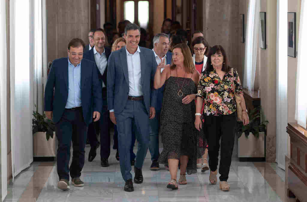 Guillermo Fernández Vara, Pedro Sánchez, Francina Armengol e Cristina Narbona, a cuarta feira no Congreso do Estado español. (Foto: Alberto Ortega / Europa Press)