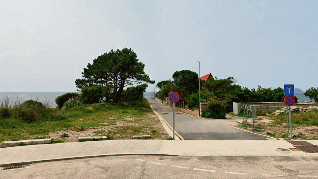 Vía construída en cabo Estai, Vigo, onde se pretende levar a cabo unha promoción inmobiliaria. (Foto: Nós Diario)