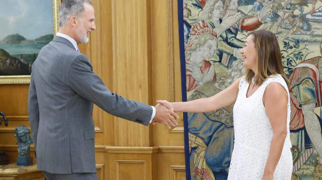 Felipe VI con Francina Armengol a pasada na primeira rolda de contactos (Foto: Casa do Rei).