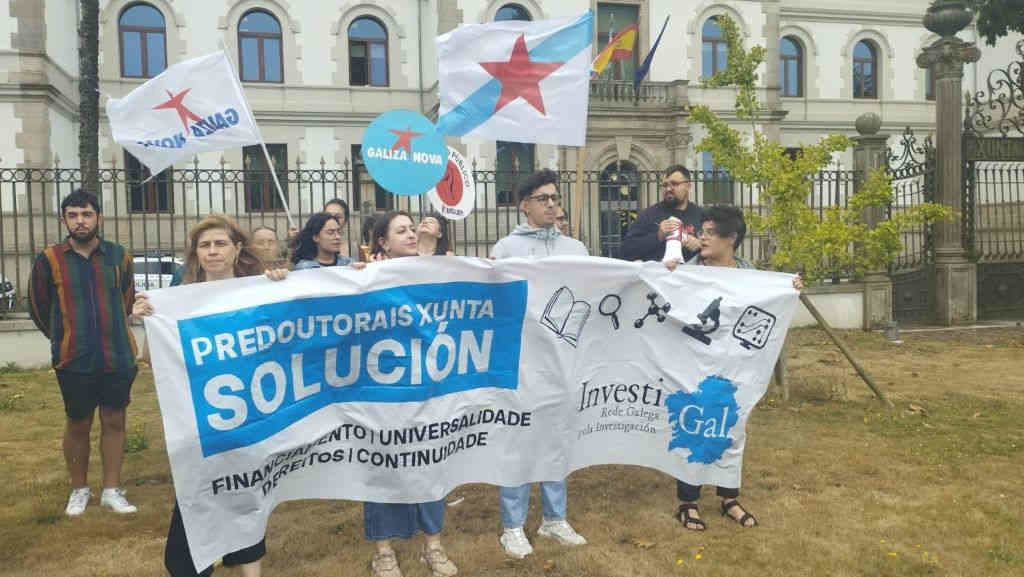 Protesta de membros da Rede Galega pola Investigación, Investigal (Foto: Thales Valeriani).