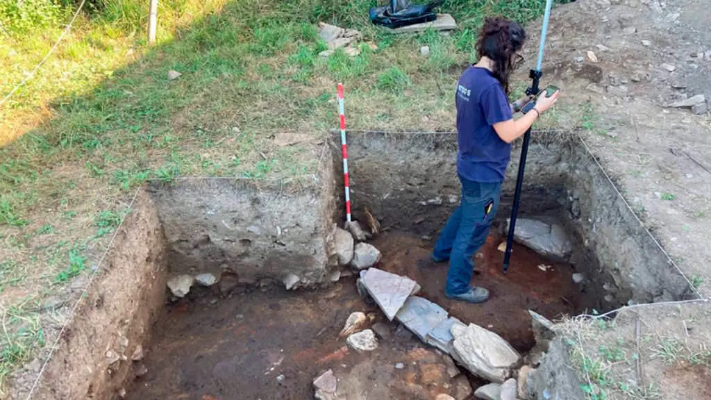 Documentaci&oacute;n do forno recuperado no lugar de Combarro (Mondo&ntilde;edo)