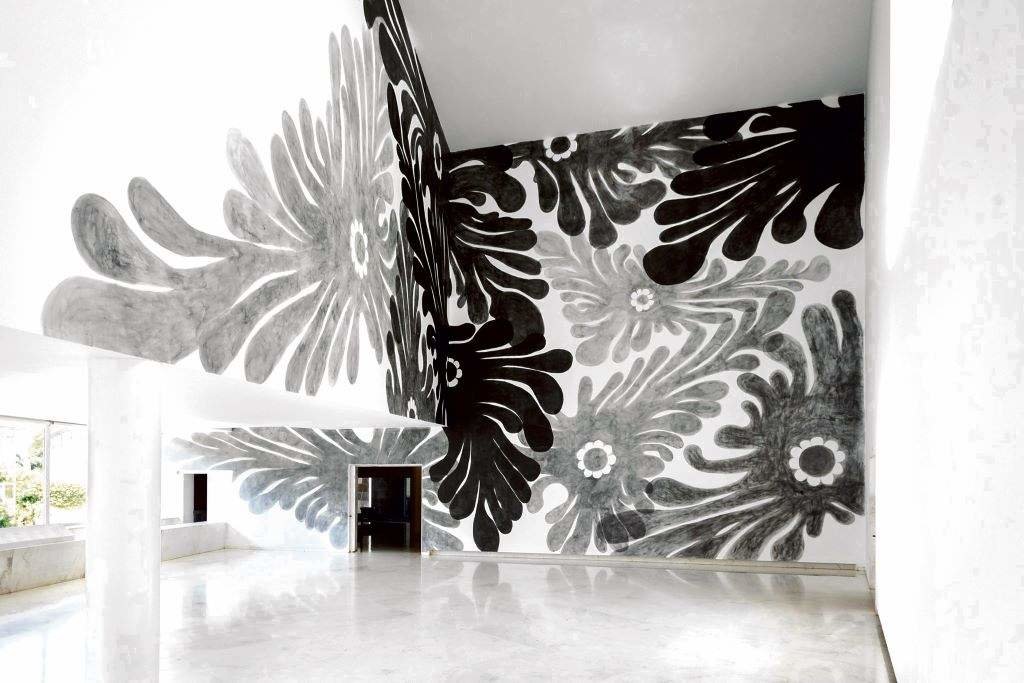 'Flor e acanto', obra realizada por Almudena Fernández Fariña no vestíbulo do Centro.