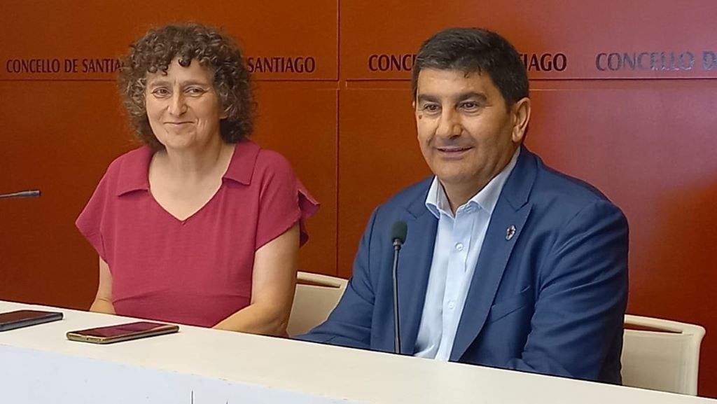 A alcaldesa de Santiago, Goretti Sanmartín, e o delegado do Goberno español, Pedro Blanco (Foto: Arxina).