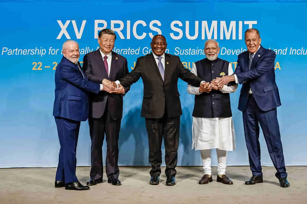 O l&iacute;der do Brasil, Lula da Silva, da China, Xi Jinping, Sur&aacute;frica, Cyril Ramaphosa, a India, Narendra Modi, e o titular de Exteriores ruso, Sergei Lavrov,a cuarta feira. (Foto: Ricardo Stuckert / Palacio Planalt / DPA)