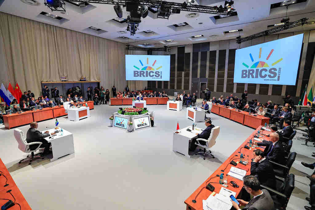 Reunión do grupo Brics con decenas de líderes de Estados do Sur Global, a quinta feira. (Foto: Novo Banco de Desenvolvemento)
