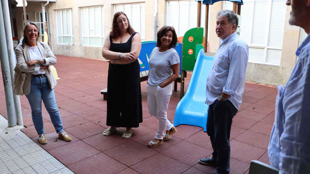A alcalde de Pontevedra, Miguel Anxo Fernández Lores, visita un colexio da cidade (Foto: Concello de Pontevedra).