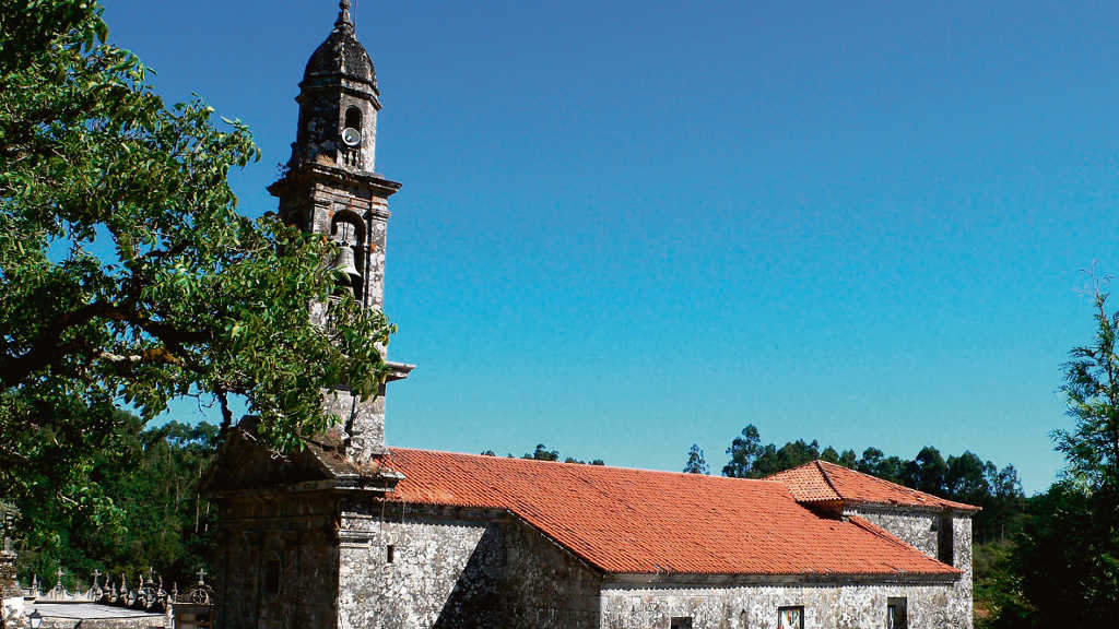 A Igrexa de Quireza, parroquia do municipio de Cerdedo-Cotobade, na comarca de Pontevedra. (Foto: Xas)