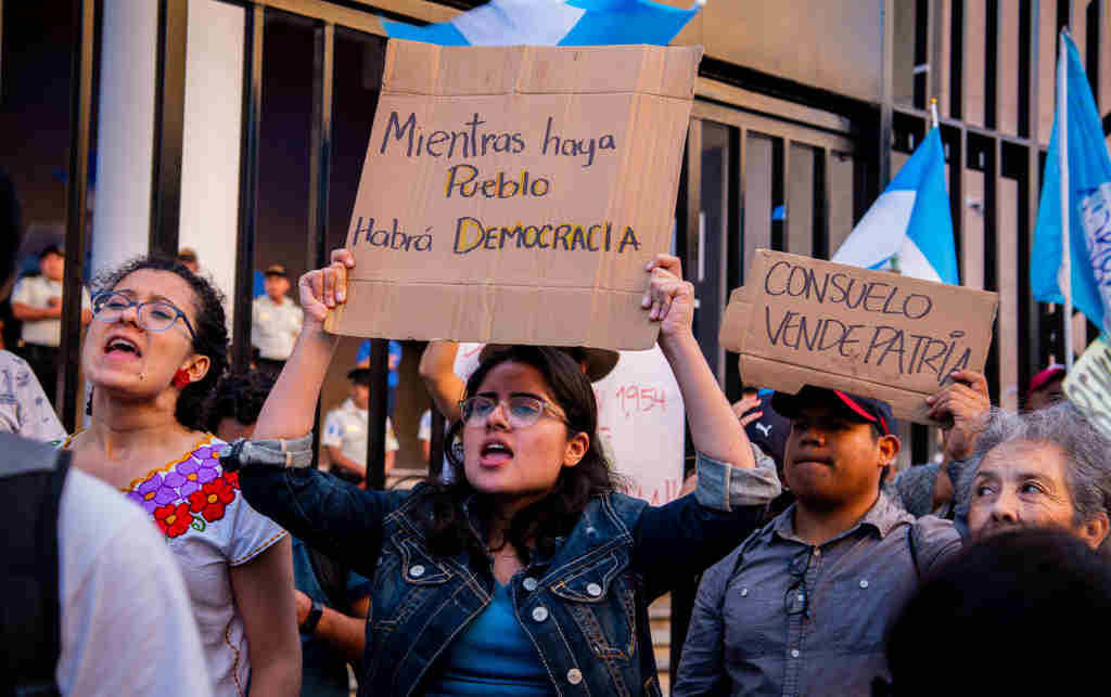 Protestas diante da Fiscalía de Guatemala antes das votacións da segunda volta do 20 de agosto. (Foto: Fernando Chuy / Europa Press)