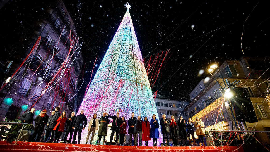 Equipo de Goberno da cidade de Vigo durante o encendido de luces do Nadal, o 15 de novembro de 2022. (Foto: Javier Vázquez / Europa Press)