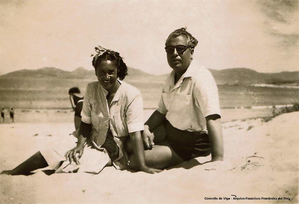 Fernández  del Riego e a súa dona, Evelina Hervella na década de 1950.