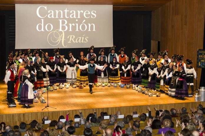 O coro Cantares do Brión.