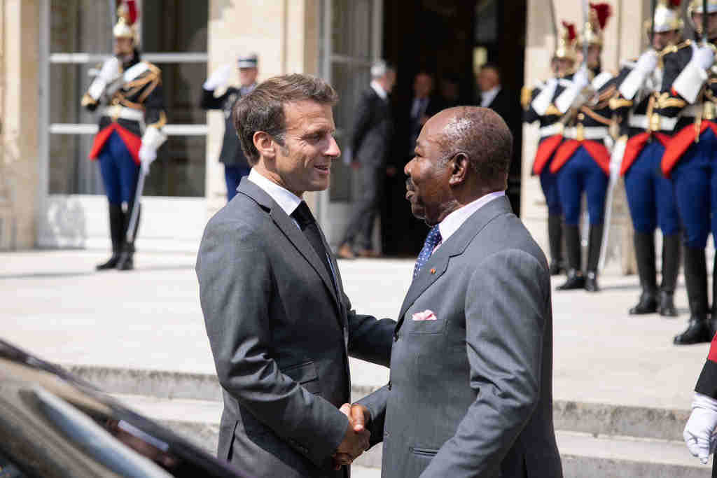 O presidente francés, Emmanuel Macron, e Ali Bongo o pasado mes de xuño. (Nós Diario)