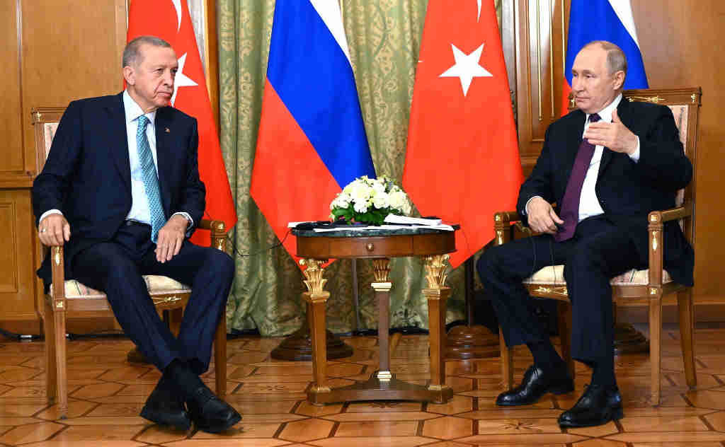 Recep Tayyip Erdogan e Vladimir Putin, a segunda feira. (Foto: Kremlin / DPA)