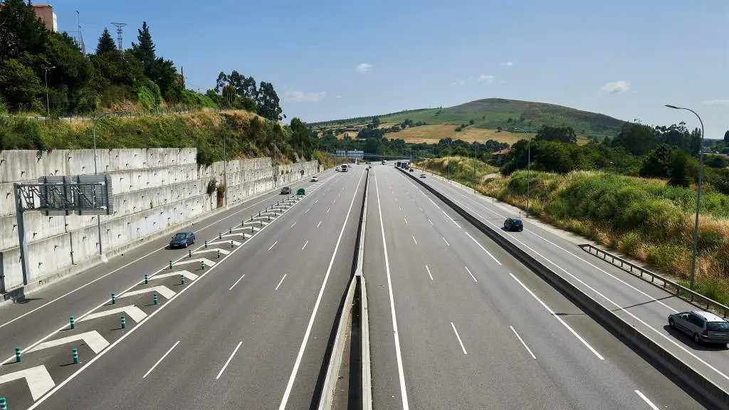 A autoestrada AP-9 ao seu paso por Santiago de Compostela. (Foto: N&oacute;s Diario)