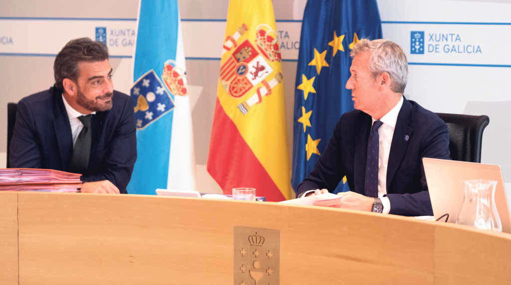 O vicepresidente primeiro da Xunta da Galiza, Diego Calvo, e o presidente, Alfonso Rueda, no Consello do Goberno galego esta quinta feira (Foto: Arxina).