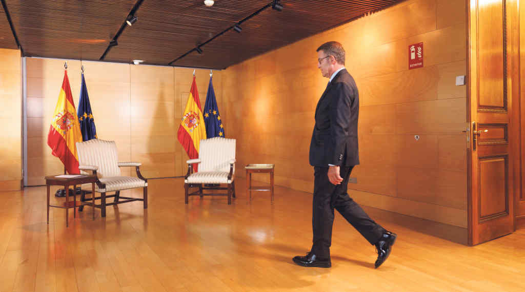 Alberto Núñez Feixoo, á súa chegada a unha reunión co líder de Vox, no Congreso español, na terza feira (Foto: Eduardo Parra / Europa Press).
