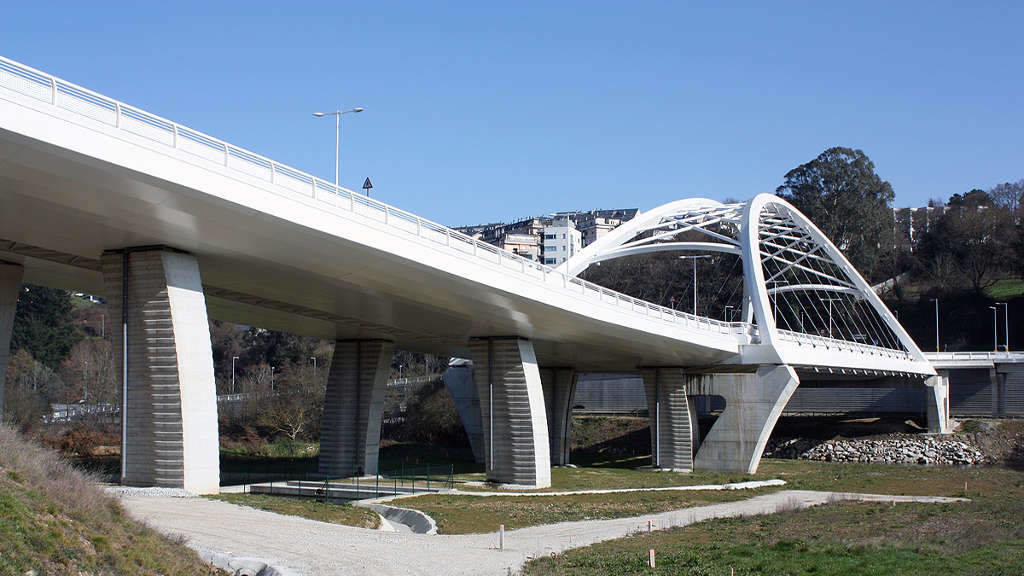 Ponte nova sobre o río Miño en Lugo. (Foto: FCC)