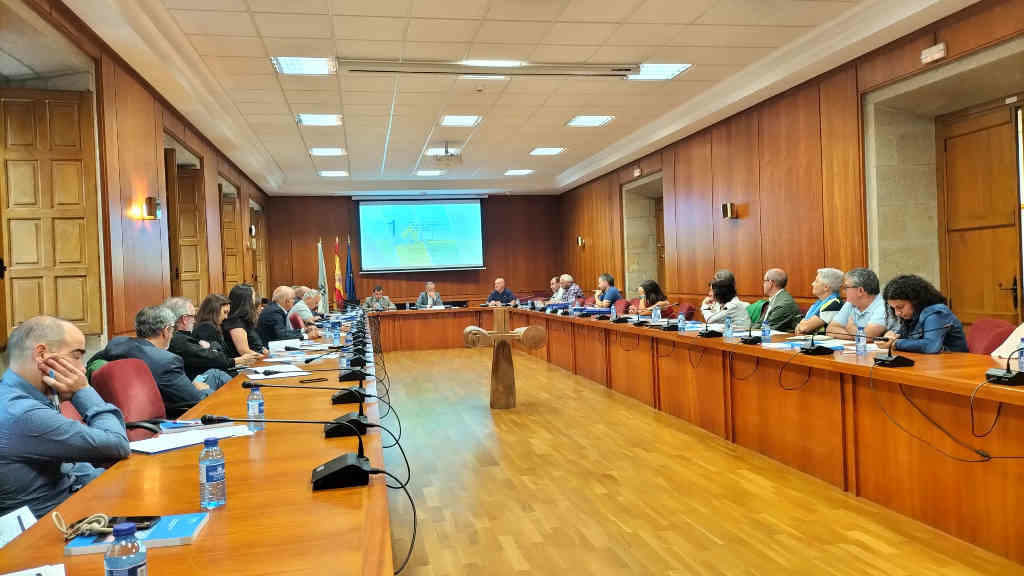 A sala de reunións do Centro Económico e Social da Galiza  acolleu a xornada sobre 'O sector enerxético na Galiza' (Foto: Nós Diario).