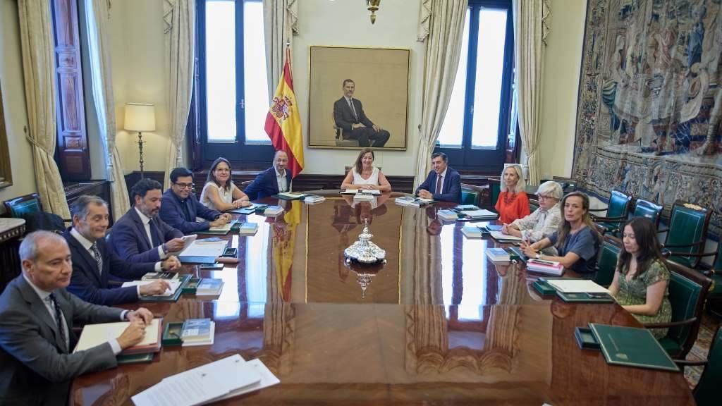Reunión da Mesa do Congreso que agora preside a socialista Francina Armengol. (Foto: Jesús Hellín / Europa Press)