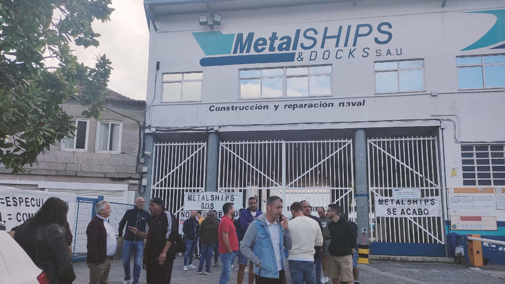 Traballadores de Metalships ás portas da empresa durante unha das xornadas de folga. (Foto: Europa Press)