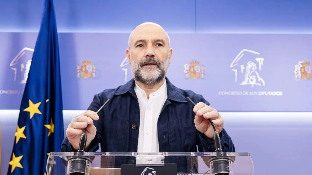 Rolda de prensa do nacionalista N&eacute;stor Rego no Congreso. (Foto: Carlos Luj&aacute;n / Europa Press)