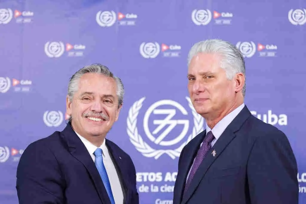 O presidente da Arxentina, Alberto Fern&aacute;ndez, e Cuba, Miguel D&iacute;az-Canel, a sexta feira. (Foto: Esteban Collazo / Presidencia Arge / DPA)