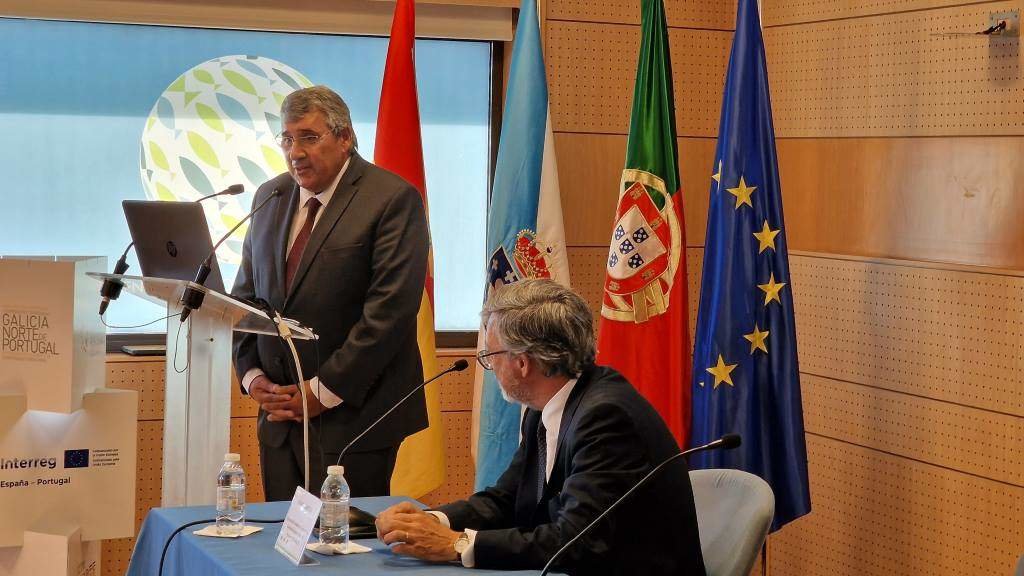 O presidente da Eurorrexión Galiza-Norte de Portugal, António Cunha, esta segunda feira, durante a súa intervención no encontro decorrido en Vigo. (Foto: Pedro Davila / Europa Press)