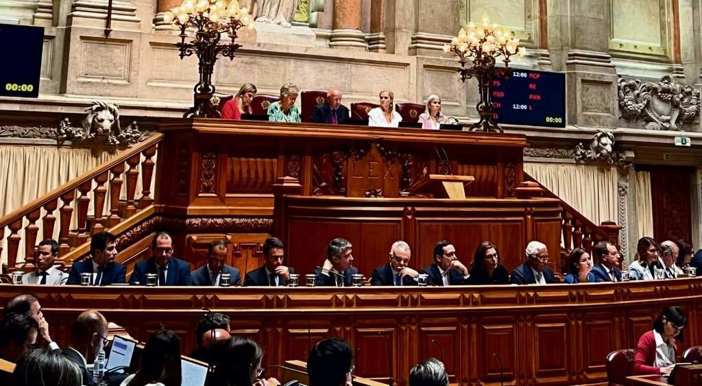 A Assembleia da República de Portugal, durante o debate da moción. (Foto: António Prôa)