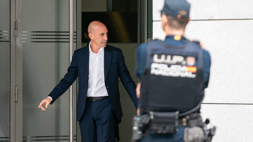 Luis Rubiales á saída da Audiencia Nacional (Foto: A. Pérez Meca / Europa Press).