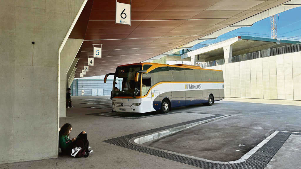 Autobús na estación de Santiago de Compostela. (Foto: Nós Diario)
