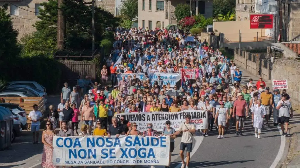 Manifestaci&oacute;n deste domingo en Moa&ntilde;a, a nonax&eacute;simo sexta consecutiva. (Foto: Europa Press)