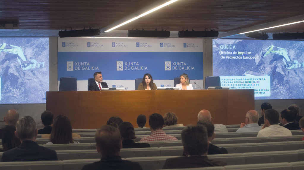 Juan José López, María Jesús Lorenzana e Arantxa Prado, onte, na presentación da OIPE (Foto: Xunta da Galiza).