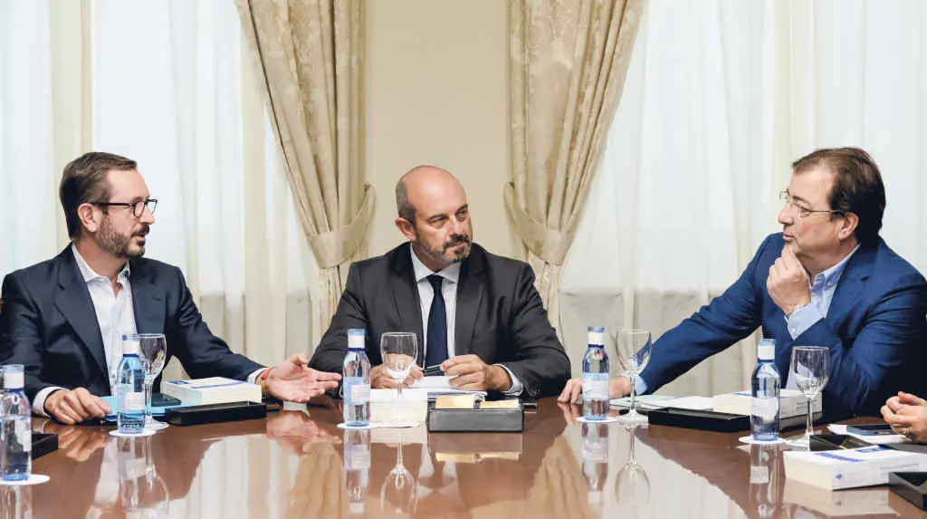 Javier Maroto, Pedro Roll&aacute;n e Guillermo Fern&aacute;ndez Vara (Foto: Carlos Luj&aacute;n / Europa Press).