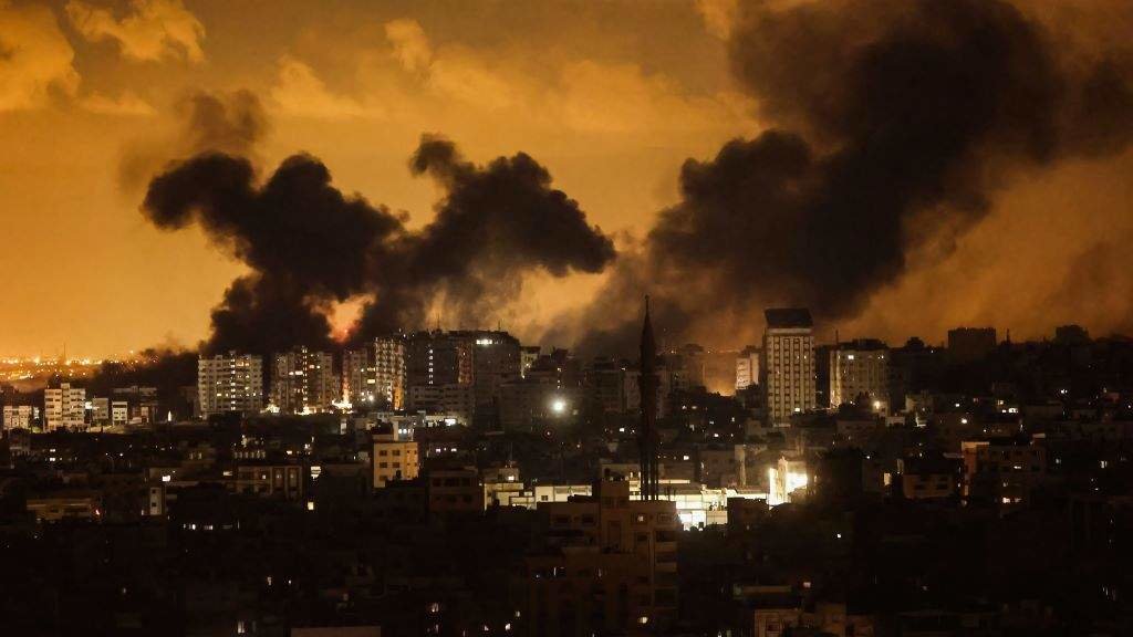 A pasada noite as bombas volveron copar o ceo de Gaza. (Foto: Ahmed Zakot / SOPA Images via Europa Press)