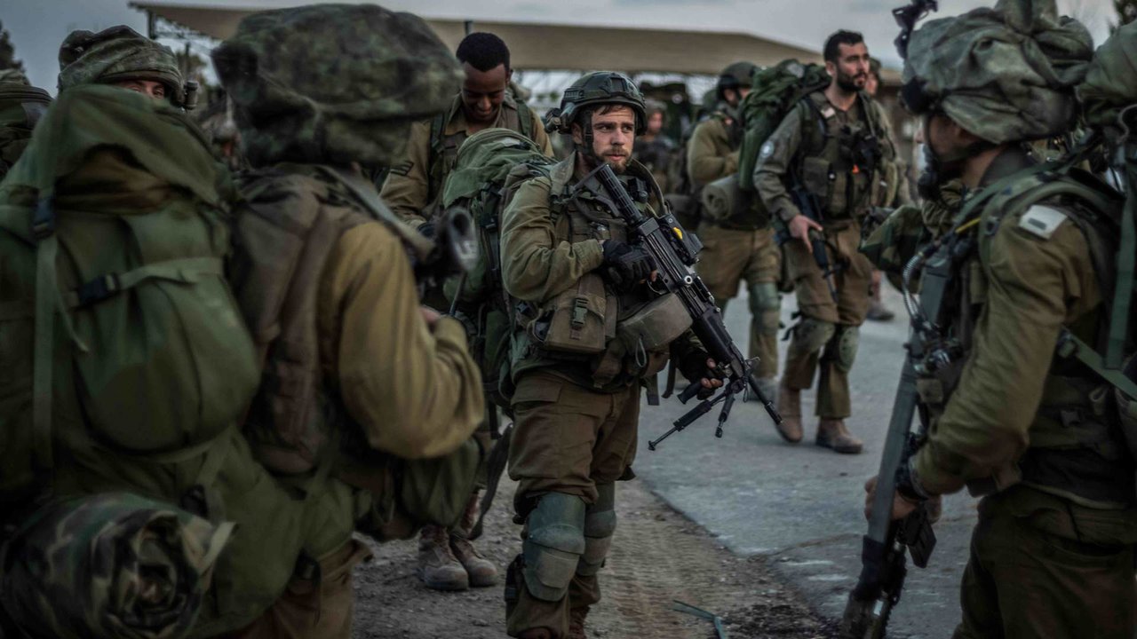 Soldados do Exército de Israel, esta cuarta feira durante un operativo nas inmediacións da Faixa de Gaza (Ilia Yefimovich / DPA).