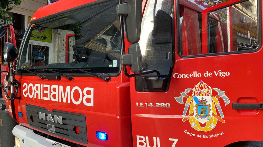 Camión dos bombeiros de Vigo (Foto: Nós Diario).