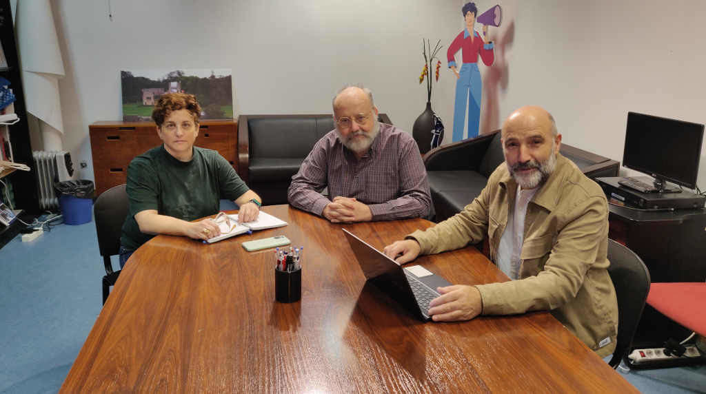 Angela Gippini, Xoán Gabeiras e Néstor Rego (Foto: Nós Diario).