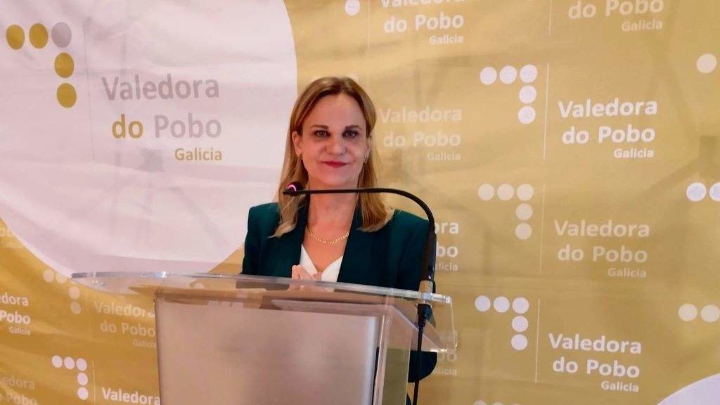 A Valedora do Pobo, María Dolores Fernández Galiño, esta segunda feira, presentando o informe anual da institución. (Foto: Europa Press)