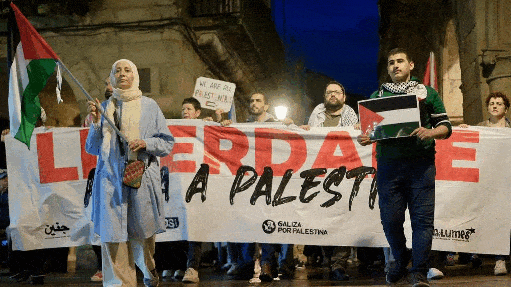 Milleiros de persoas tomaron as rúas de diferentes vilas e cidades galegas esta segunda feira en solidariedade con Palestina (Foto: Arxina).