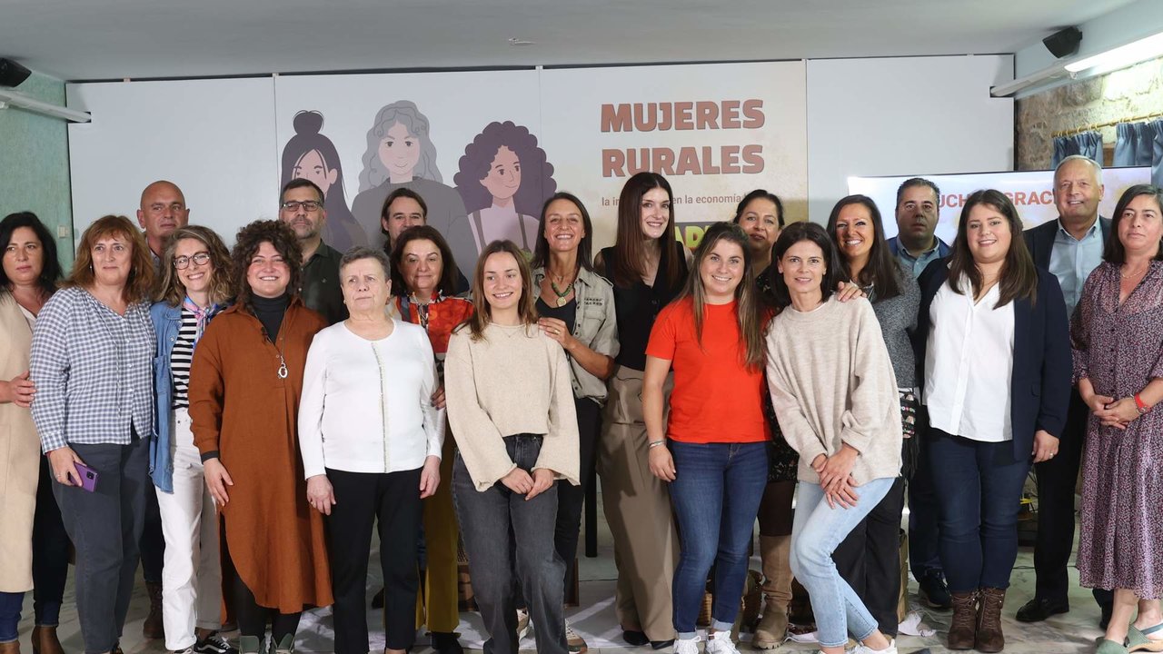 Participantes no foro de Gadis sobre o papel das mulleres rurais (Foto: Nós Diario).