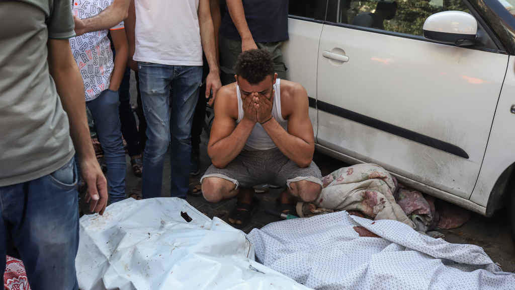 Escenas que deixan os ataques de Israel na Faixa de Gaza estas xornadas (Foto: Mohammad Abu Elsebah / dpa).